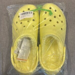 Crocs Classic Fuzzy Lined Clogs - Sulphur